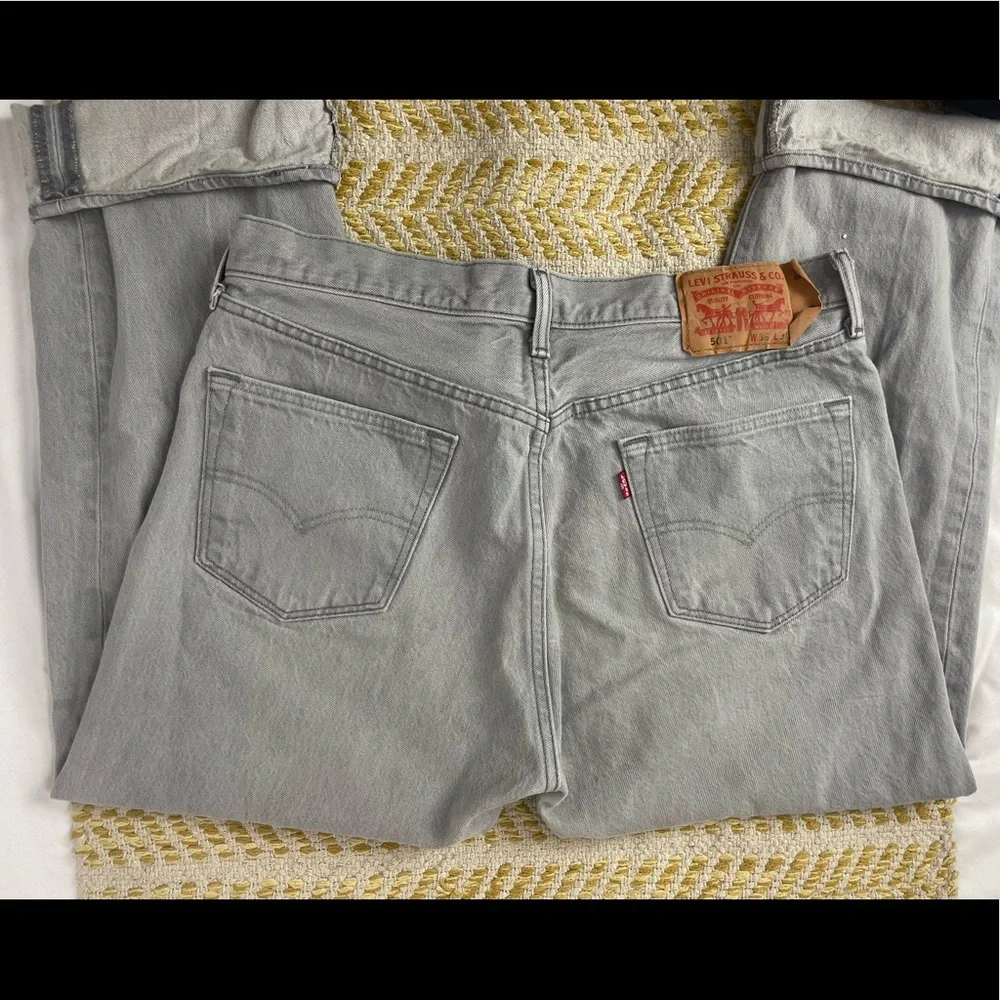 Gray Ripped Levi’s W36 L30 - Picture 4 of 4